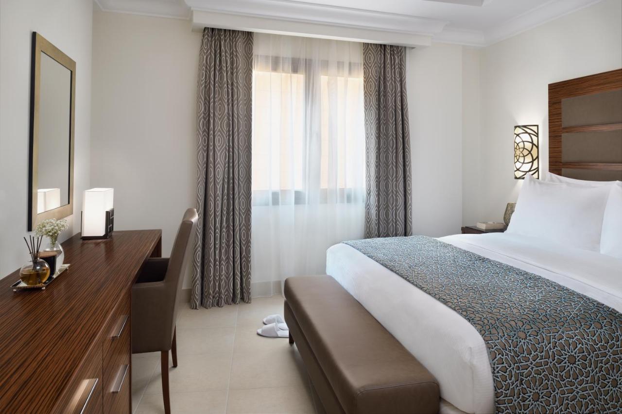 Marriott Executive Apartments Al Khobar Exteriör bild A bedroom at the hotel