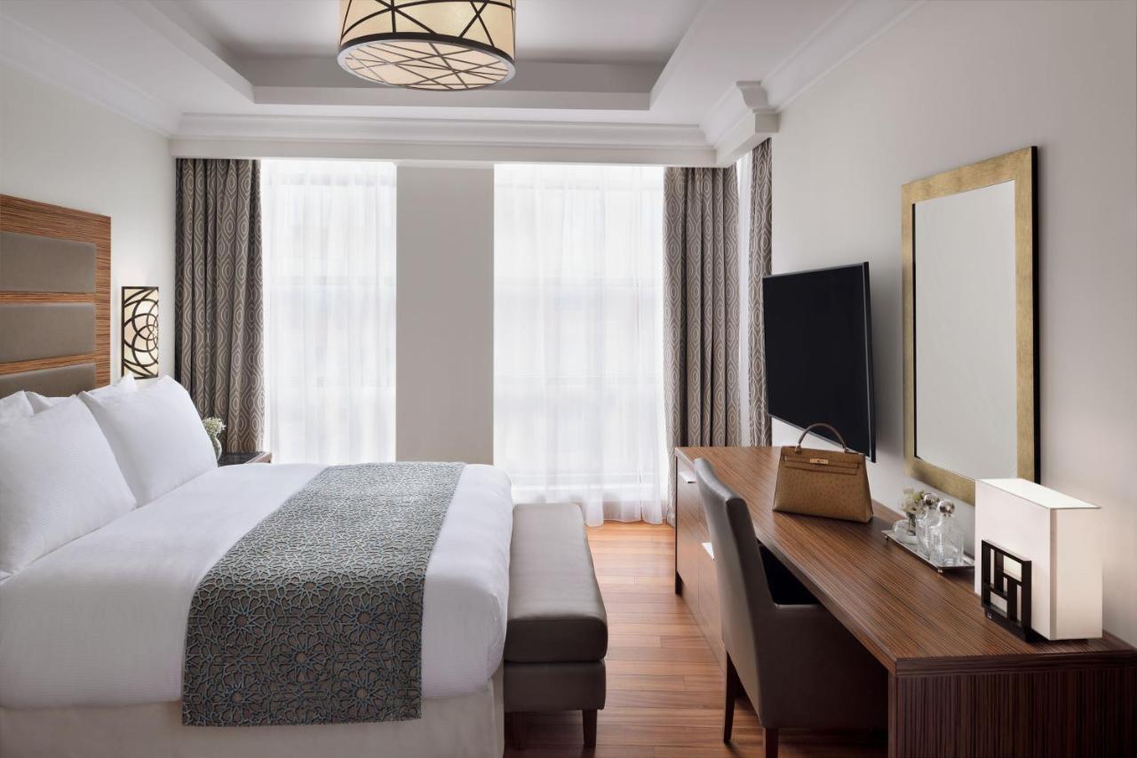 Marriott Executive Apartments Al Khobar Exteriör bild A bedroom at the hotel