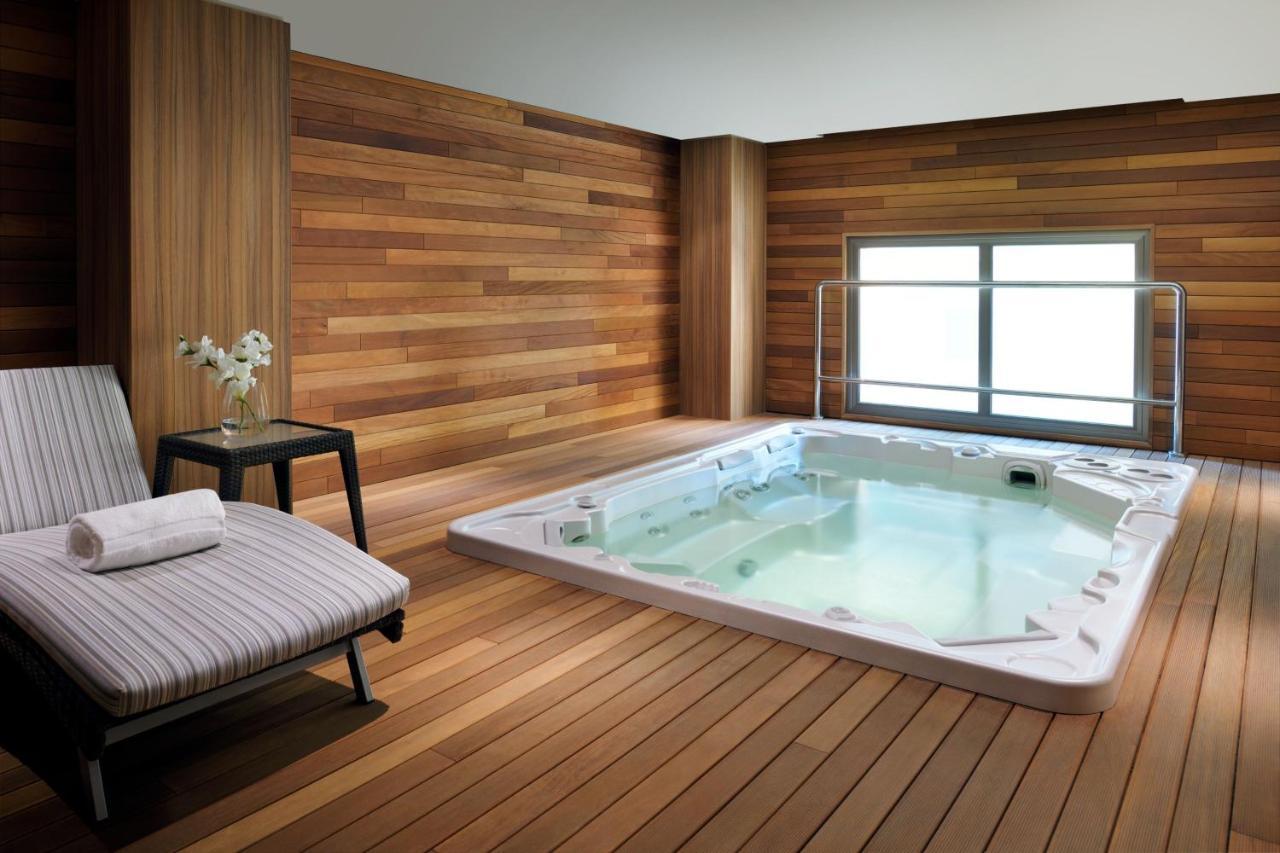 Marriott Executive Apartments Al Khobar Exteriör bild A hot tub