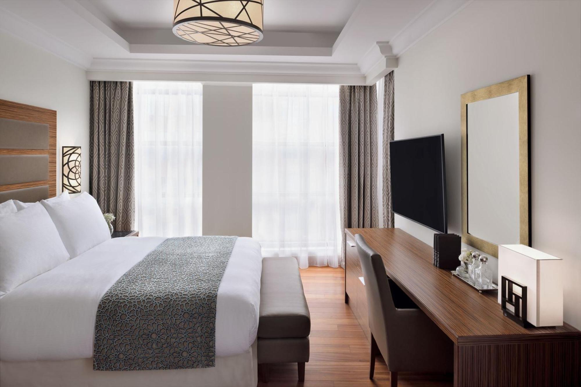 Marriott Executive Apartments Al Khobar Exteriör bild A bedroom at the hotel