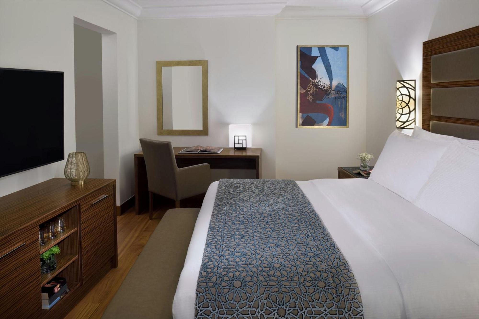 Marriott Executive Apartments Al Khobar Exteriör bild A guest room at the Four Seasons Hotel