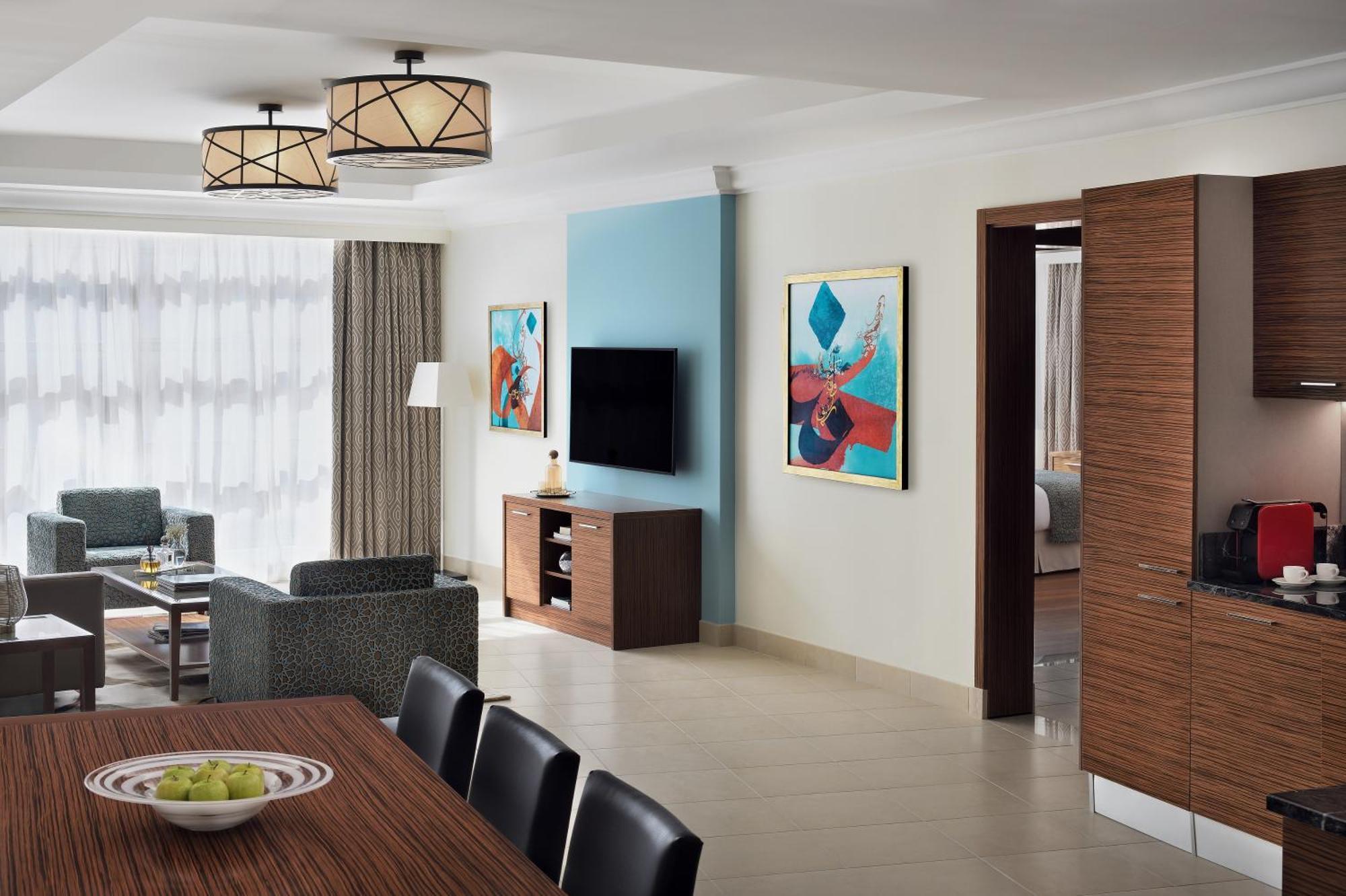 Marriott Executive Apartments Al Khobar Exteriör bild A typical suite at the Hilton London Heathrow